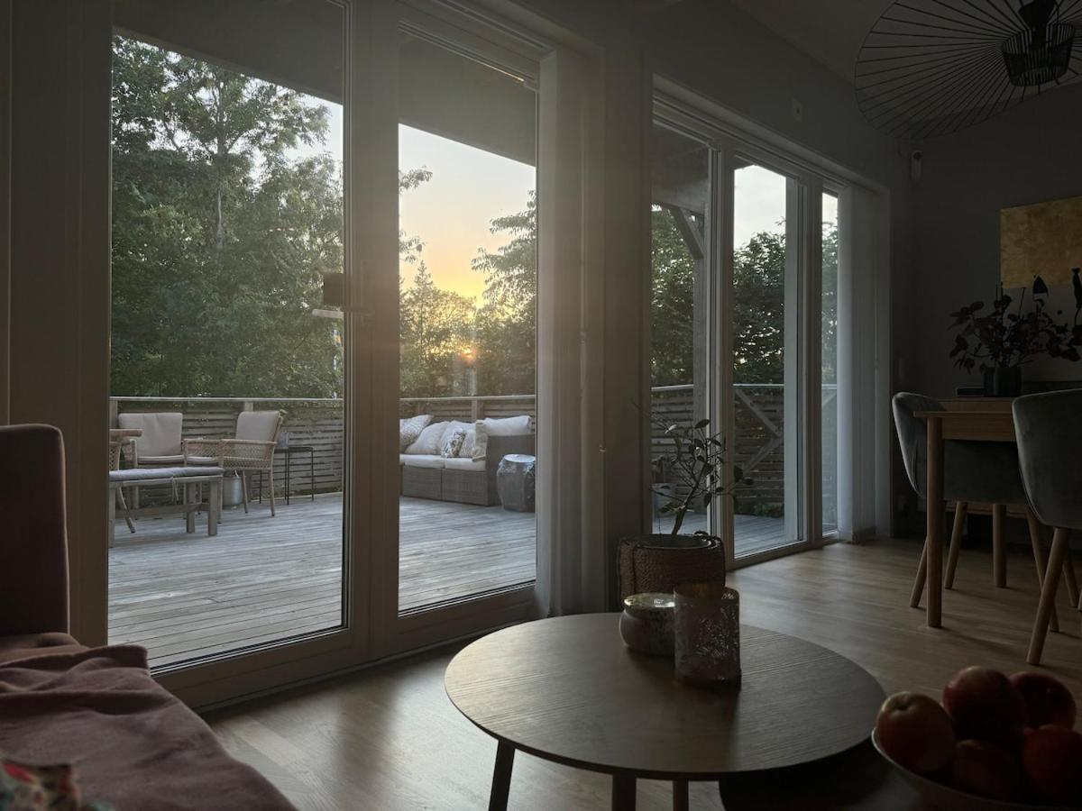 Villa Newly Built Waterfront House With Two Cats